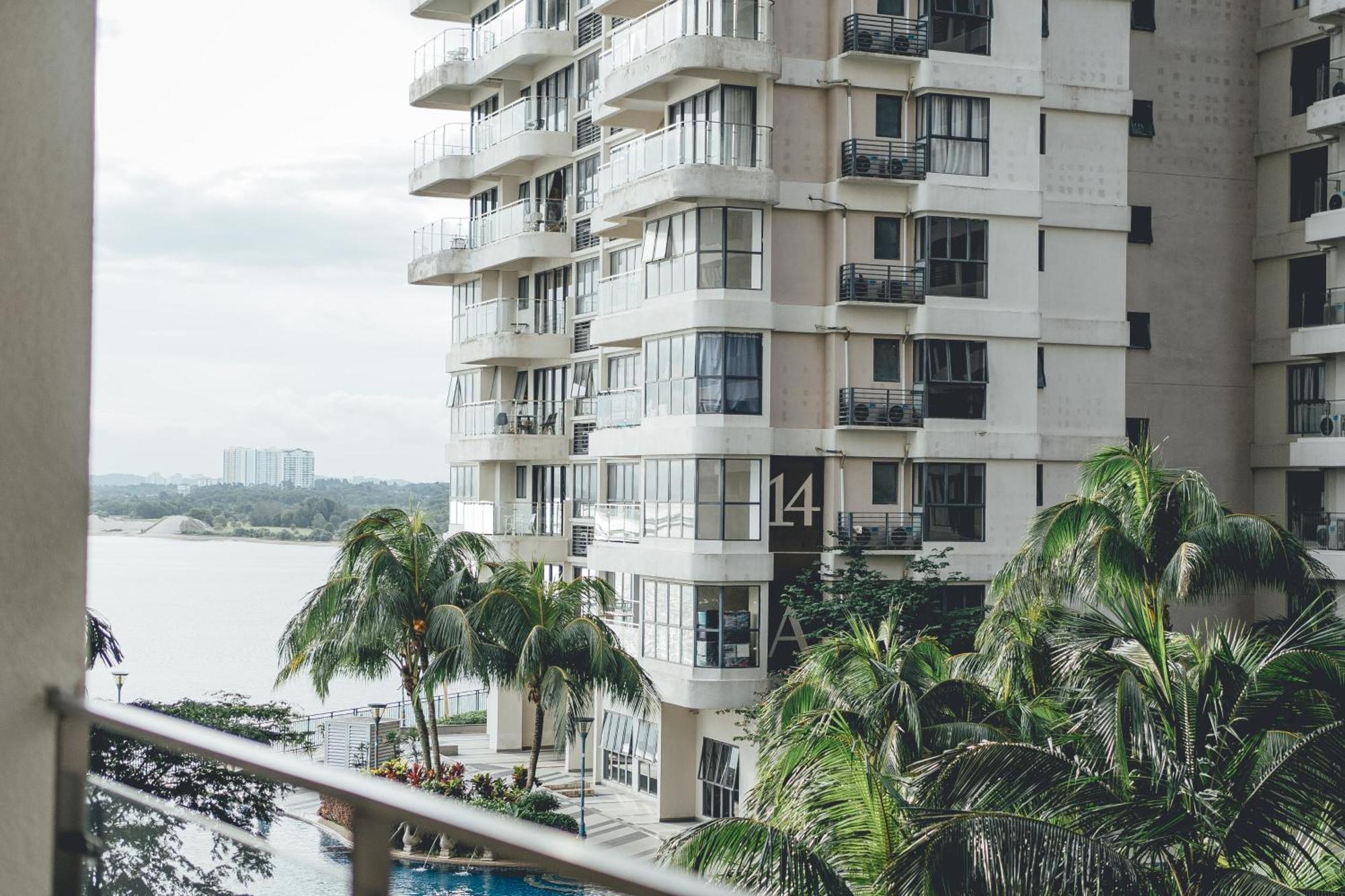 Bay Laurel Urban Poolscape 3br6pax W Balcony By Our Pangsapuri