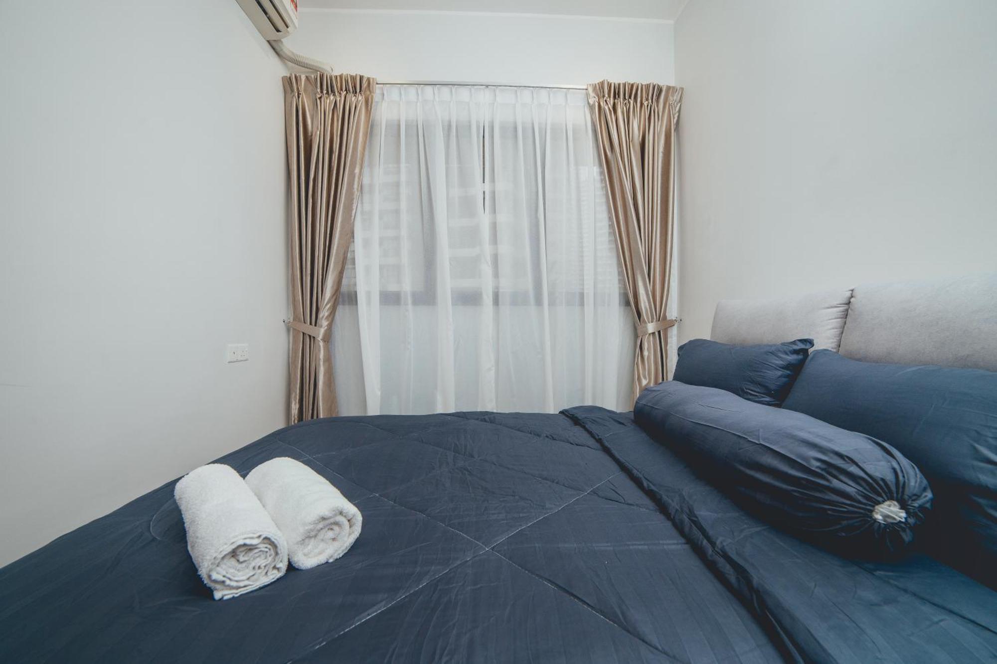 Bay Laurel Urban Poolscape 3br6pax W Balcony By Our * Johor Bahru